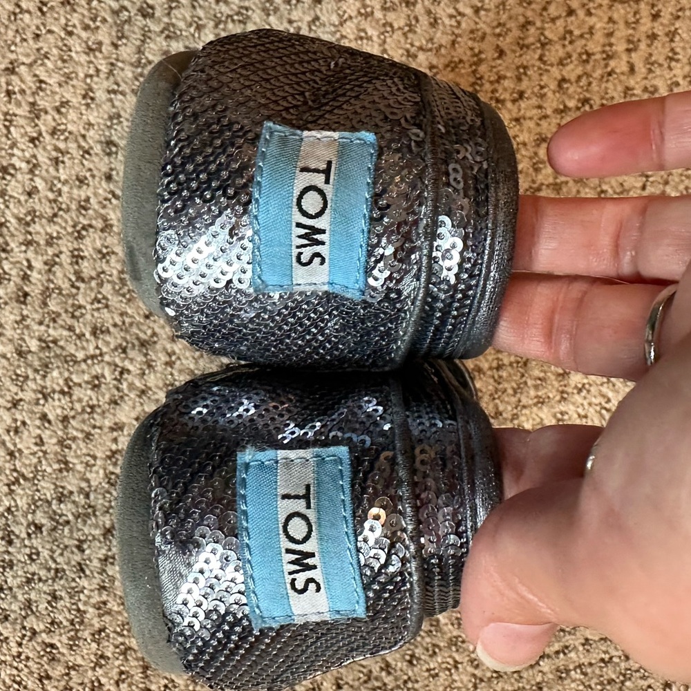 TOMS Glittery Silver Sequined Slip-Ons Size 5 - Picture 8 of 9